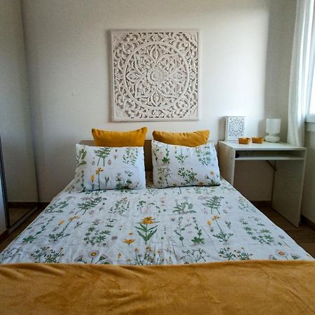Private Room In Renovated Apartment - Tram 1 Min Walk Nice Ngoại thất bức ảnh