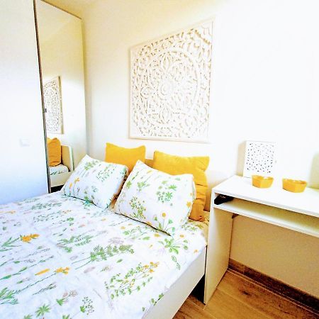 Private Room In Renovated Apartment - Tram 1 Min Walk Nice Ngoại thất bức ảnh