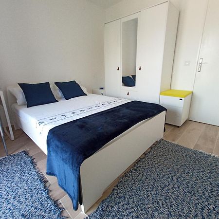 Private Room In Renovated Apartment - Tram 1 Min Walk Nice Phòng bức ảnh