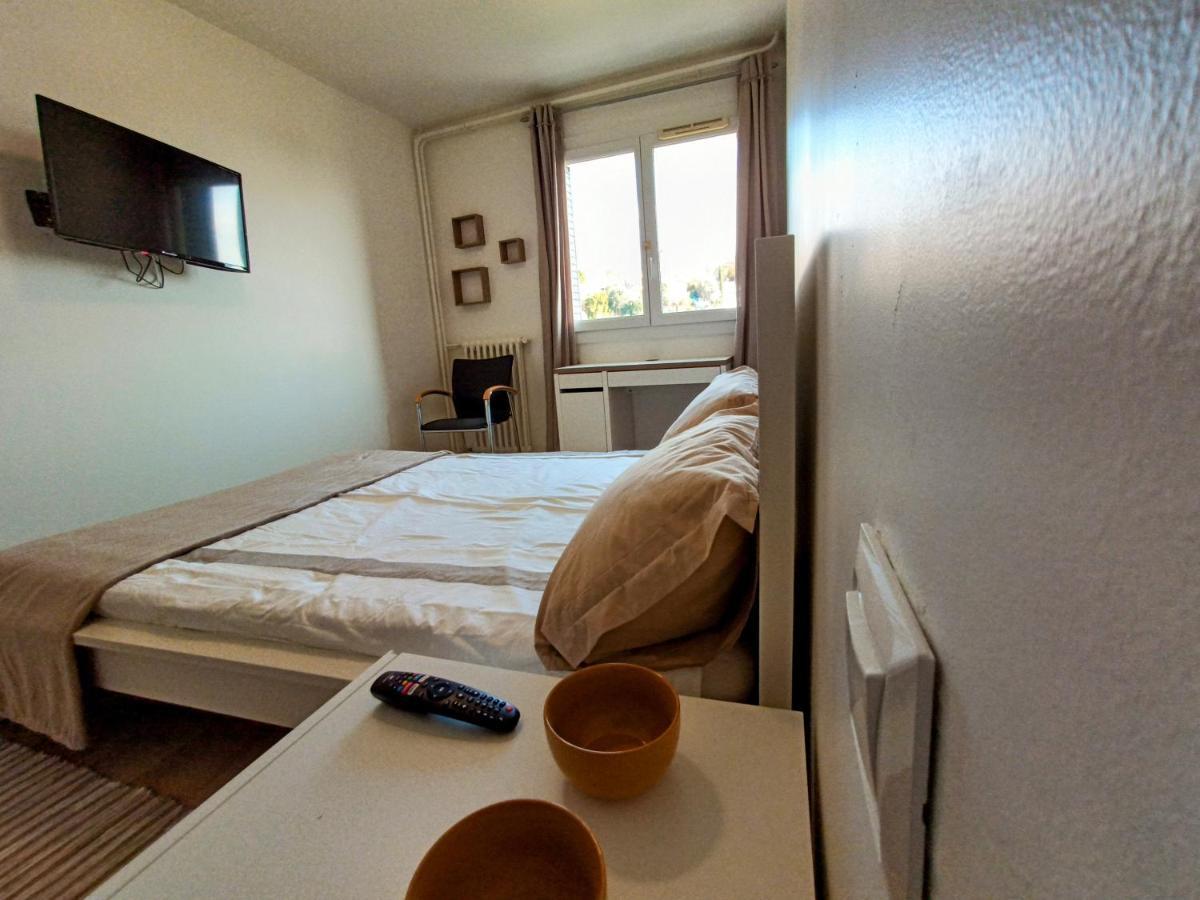 Private Room In Renovated Apartment - Tram 1 Min Walk Nice Ngoại thất bức ảnh