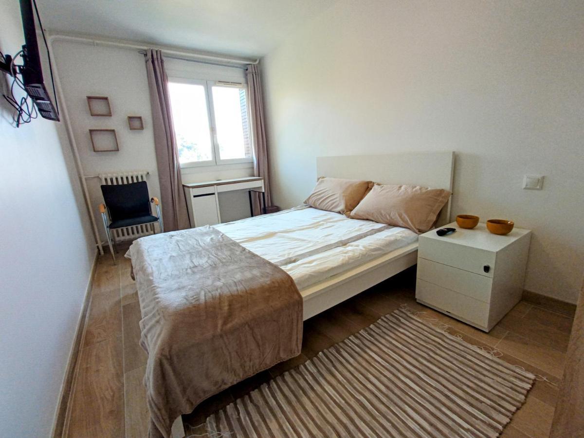 Private Room In Renovated Apartment - Tram 1 Min Walk Nice Ngoại thất bức ảnh