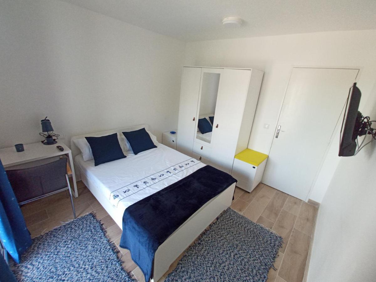 Private Room In Renovated Apartment - Tram 1 Min Walk Nice Ngoại thất bức ảnh