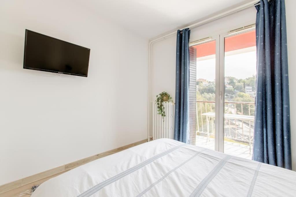 Private Room In Renovated Apartment - Tram 1 Min Walk Nice Ngoại thất bức ảnh