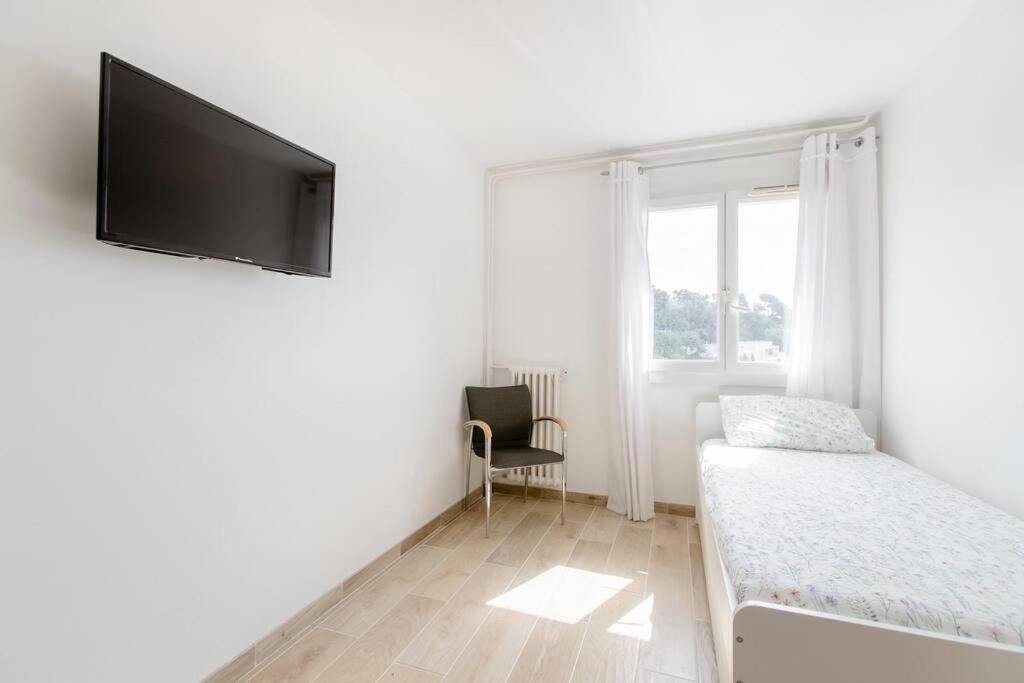 Private Room In Renovated Apartment - Tram 1 Min Walk Nice Ngoại thất bức ảnh