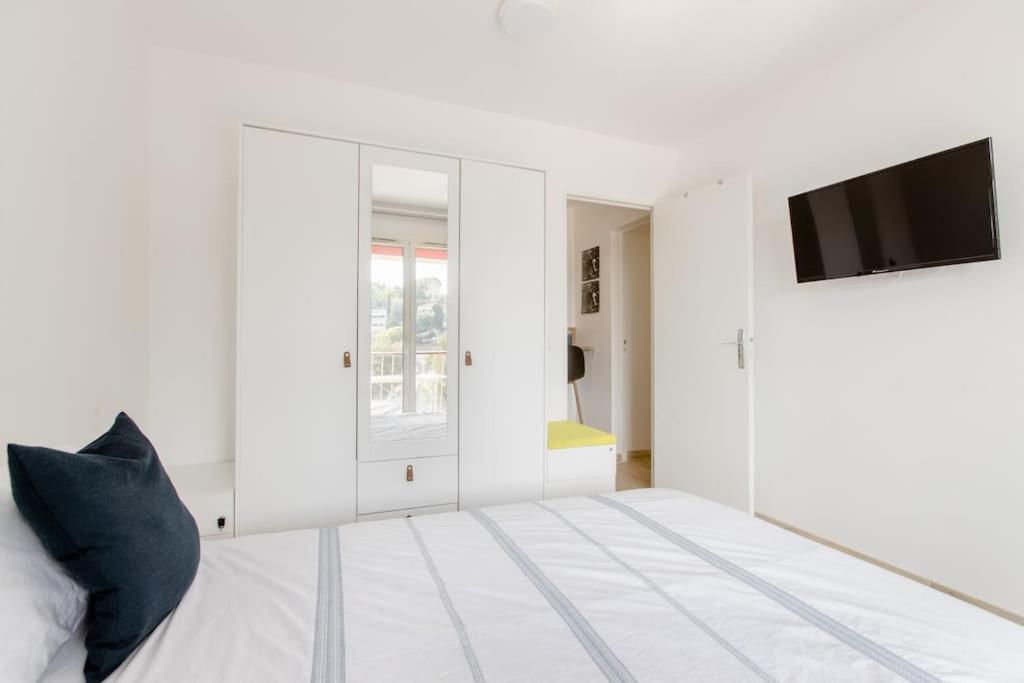 Private Room In Renovated Apartment - Tram 1 Min Walk Nice Ngoại thất bức ảnh