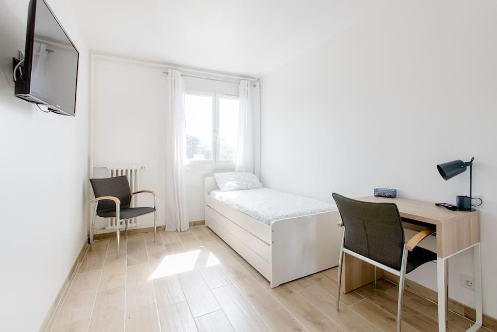 Private Room In Renovated Apartment - Tram 1 Min Walk Nice Ngoại thất bức ảnh