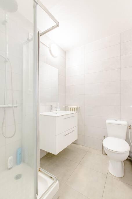 Private Room In Renovated Apartment - Tram 1 Min Walk Nice Ngoại thất bức ảnh
