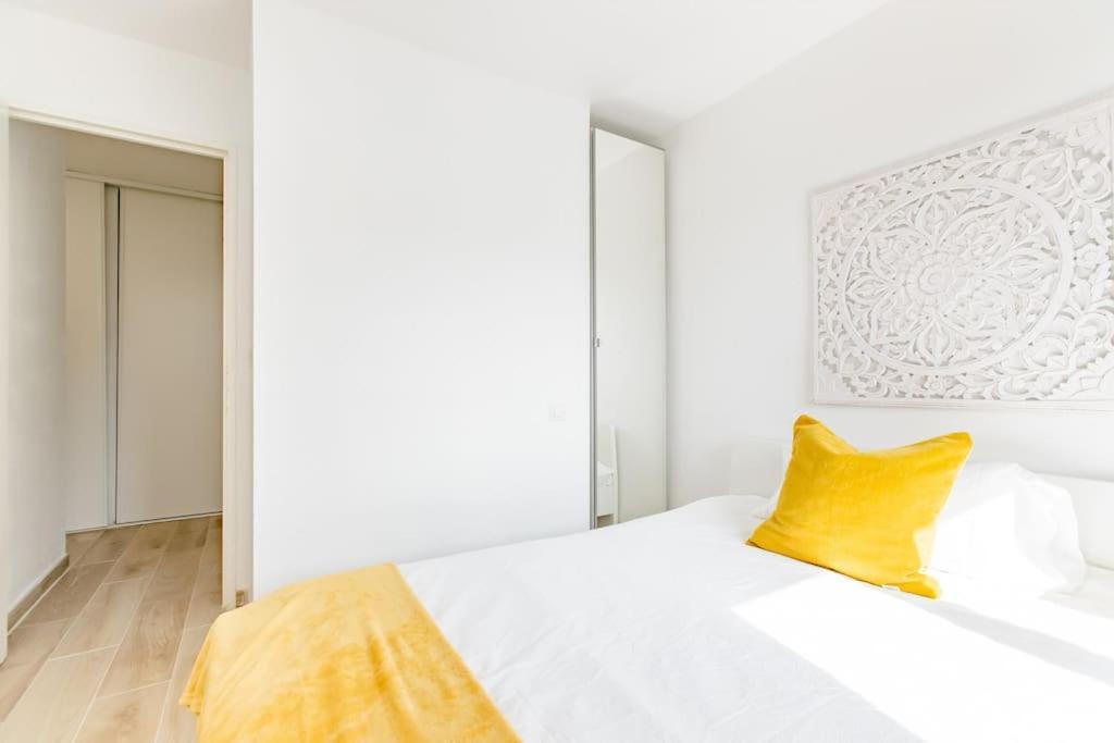 Private Room In Renovated Apartment - Tram 1 Min Walk Nice Ngoại thất bức ảnh