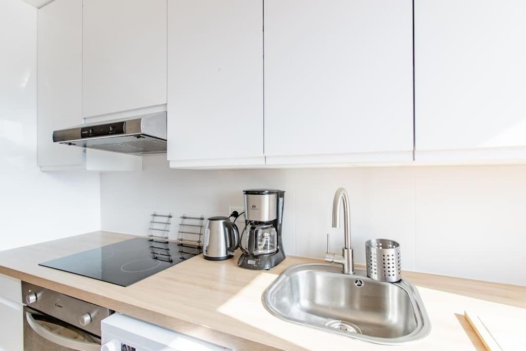 Private Room In Renovated Apartment - Tram 1 Min Walk Nice Ngoại thất bức ảnh