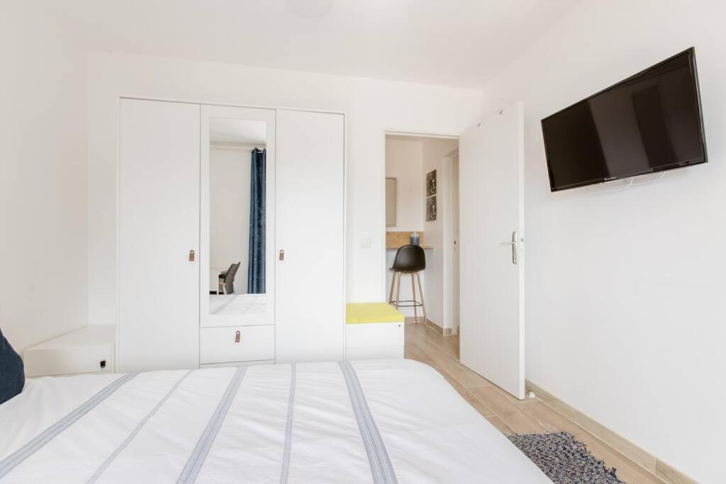 Private Room In Renovated Apartment - Tram 1 Min Walk Nice Ngoại thất bức ảnh