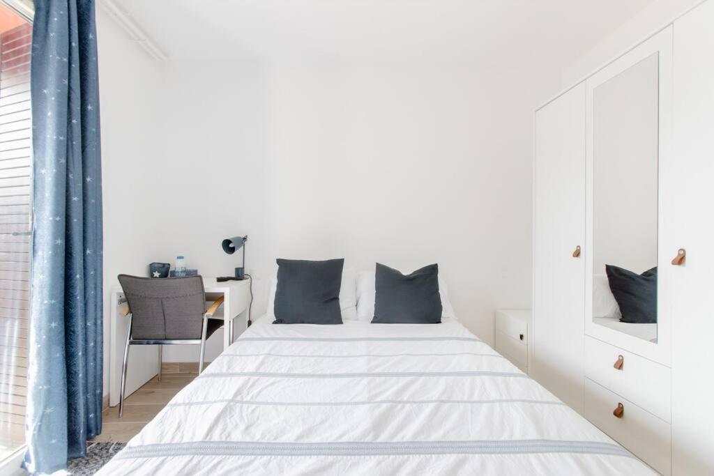 Private Room In Renovated Apartment - Tram 1 Min Walk Nice Ngoại thất bức ảnh