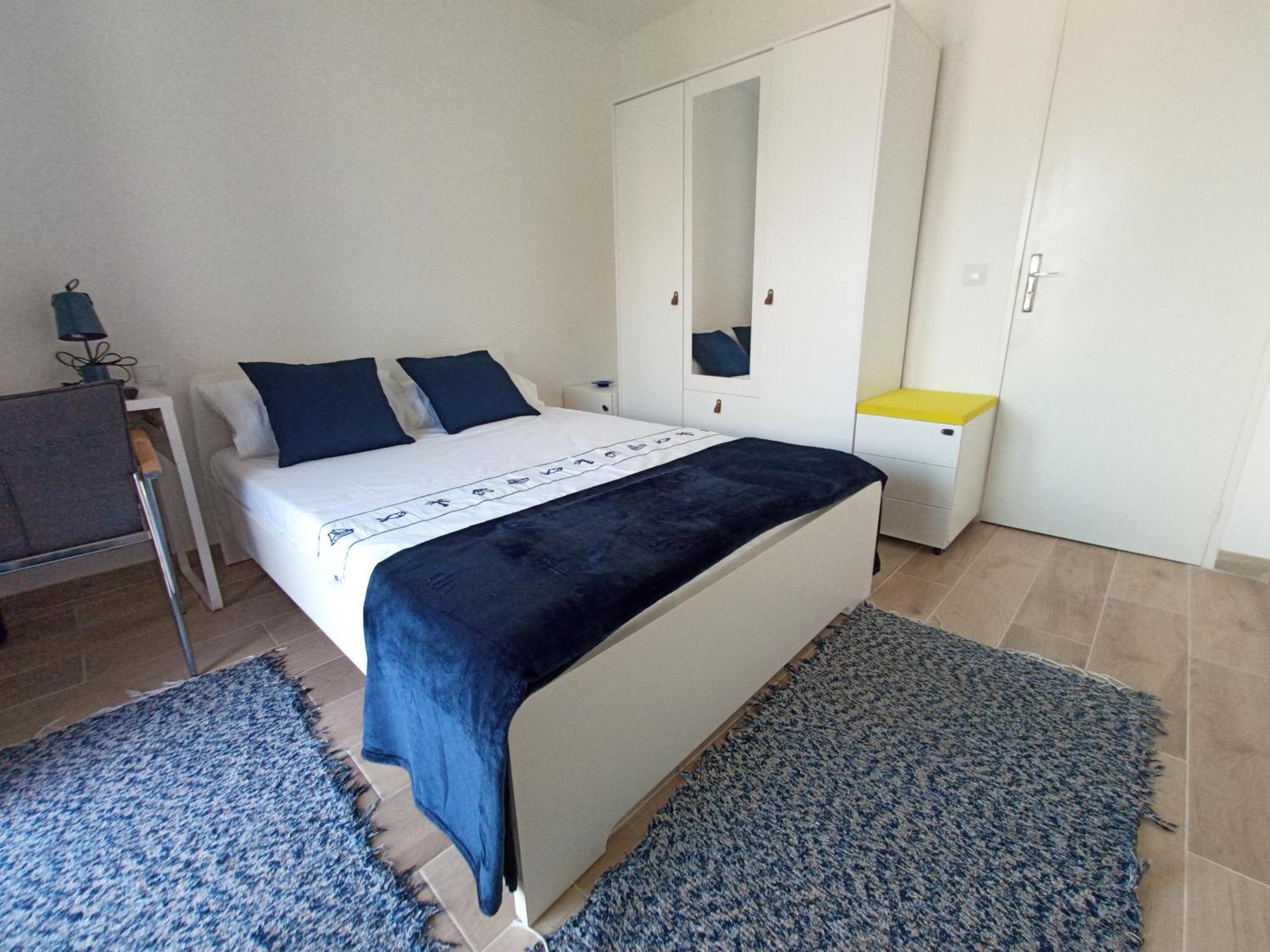 Private Room In Renovated Apartment - Tram 1 Min Walk Nice Phòng bức ảnh
